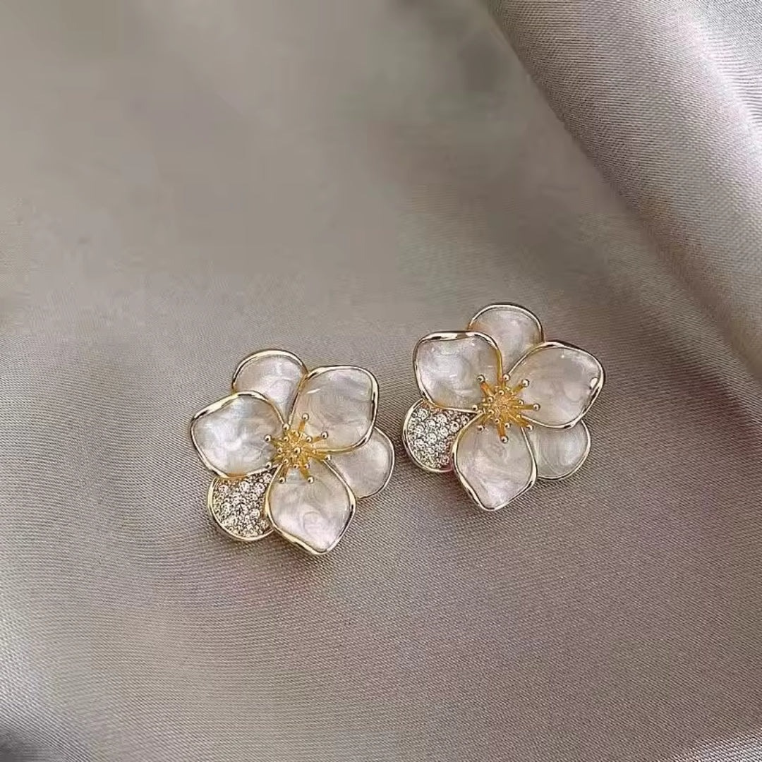 White Enamel Pearl Flower Stud Earrings