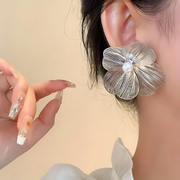 Elegant Flower Pearl Earrings